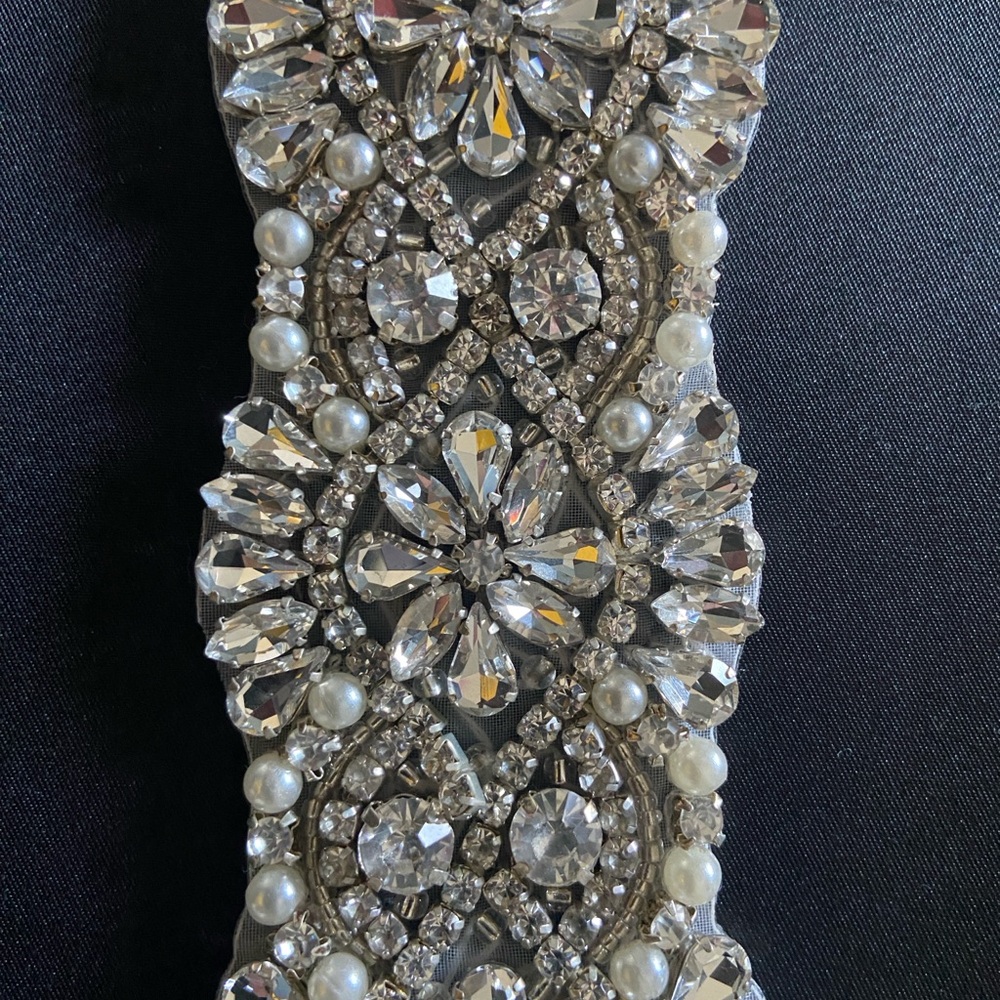 Elegant rhinestone and Pearl appliqué belt - Picture 5 of 5
